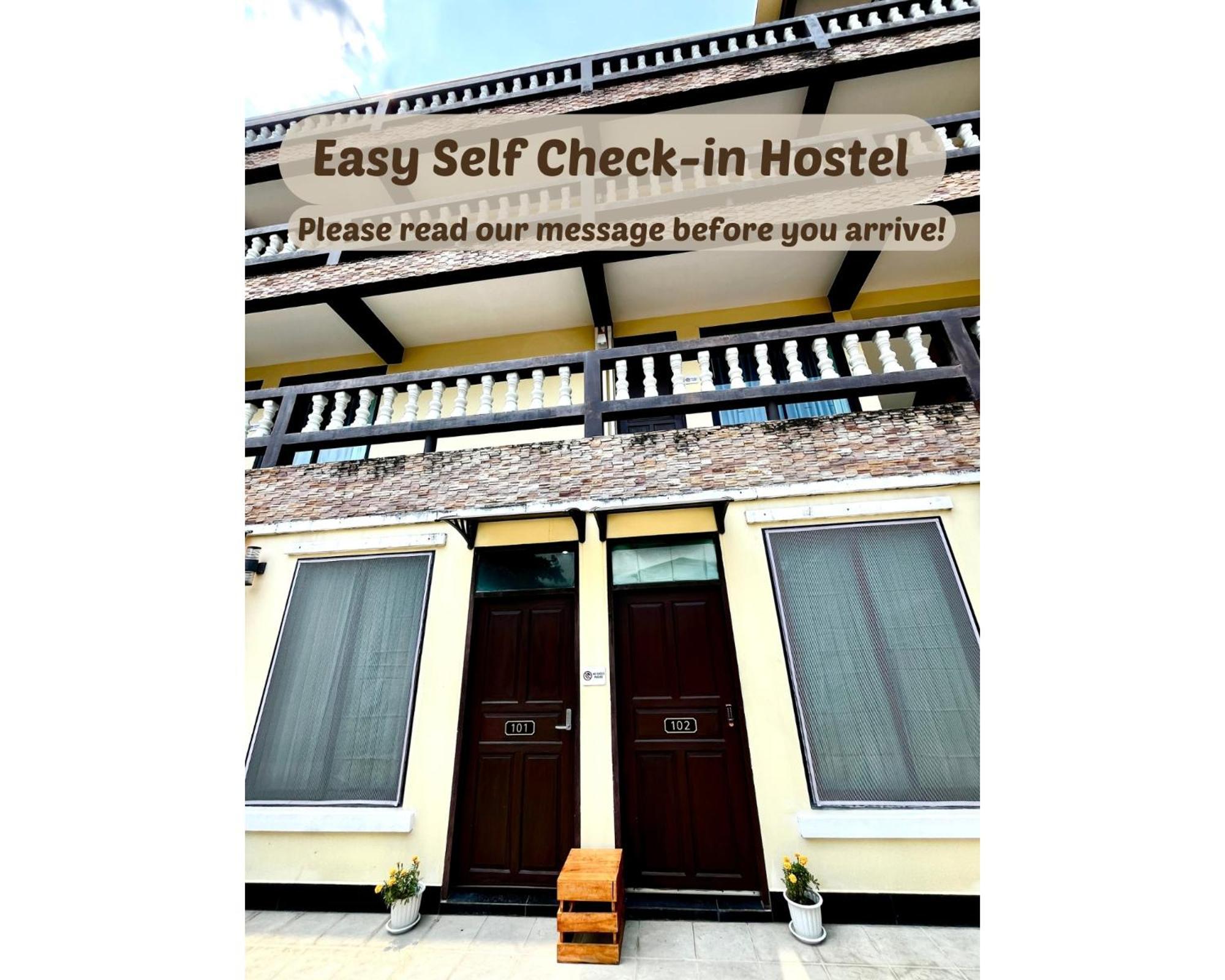 October Hostel Chiangmai Chiang Mai Exterior photo